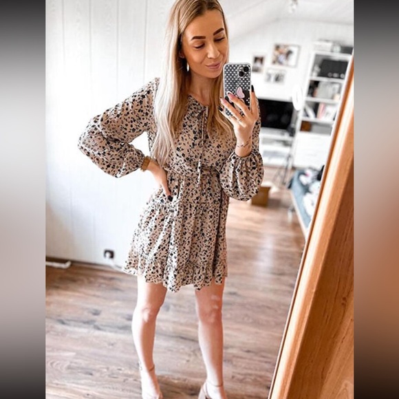 Ditsy Floral Black on Beige Mini Dress Flared Long Bishop Sleeve - Picture 8 of 8